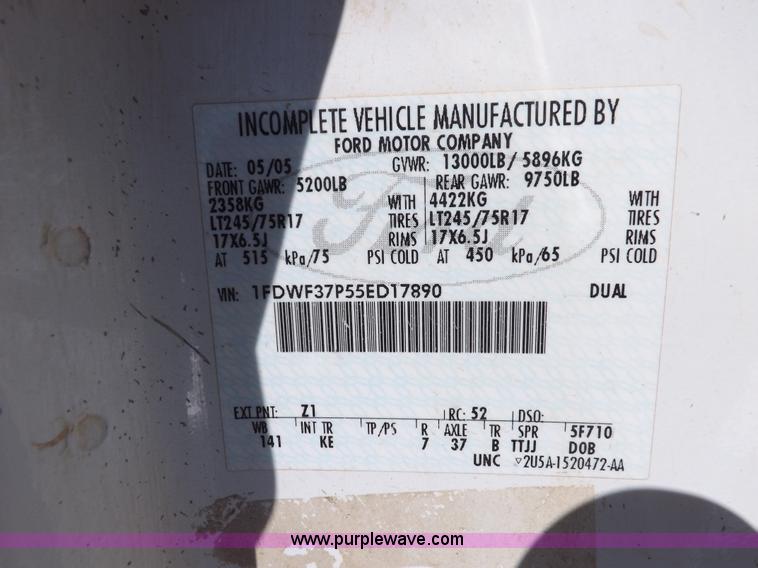 image for item I8414 2005 Ford F350 Super Duty XL flatbed truck