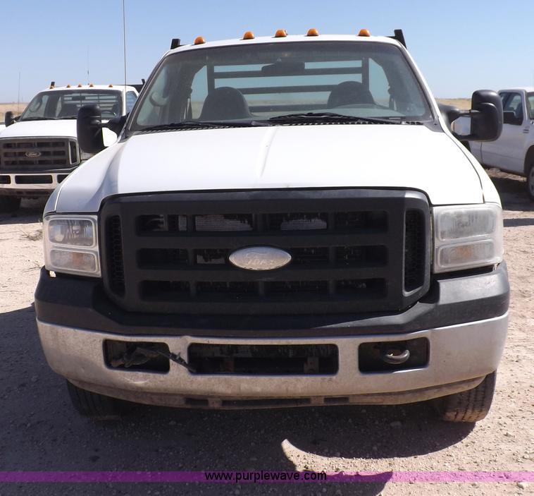image for item I8415 2007 Ford F350 XL Super Duty utility truck