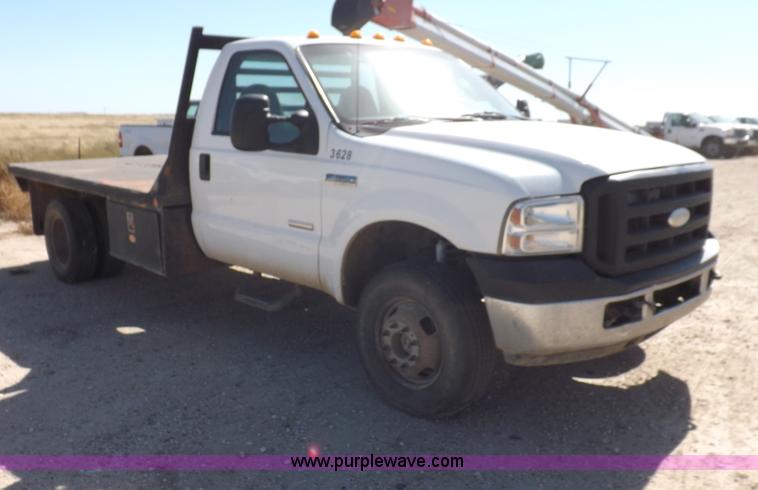 image for item I8415 2007 Ford F350 XL Super Duty utility truck