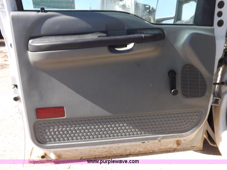 image for item I8415 2007 Ford F350 XL Super Duty utility truck