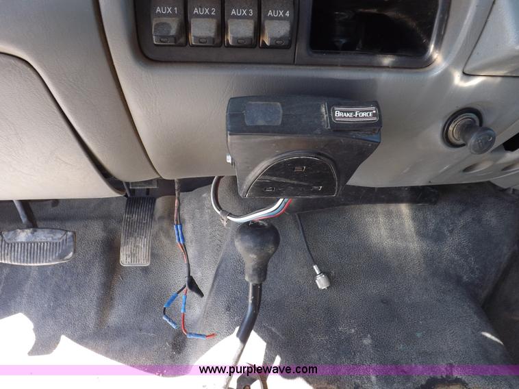 image for item I8415 2007 Ford F350 XL Super Duty utility truck