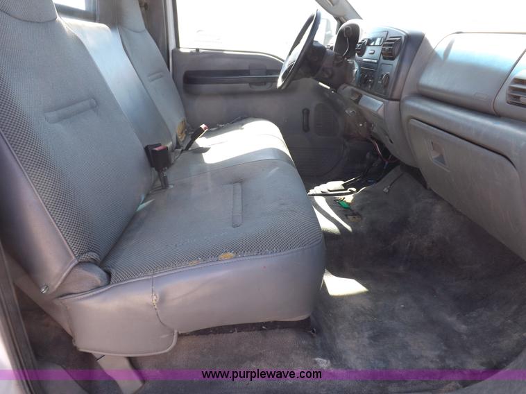 image for item I8415 2007 Ford F350 XL Super Duty utility truck