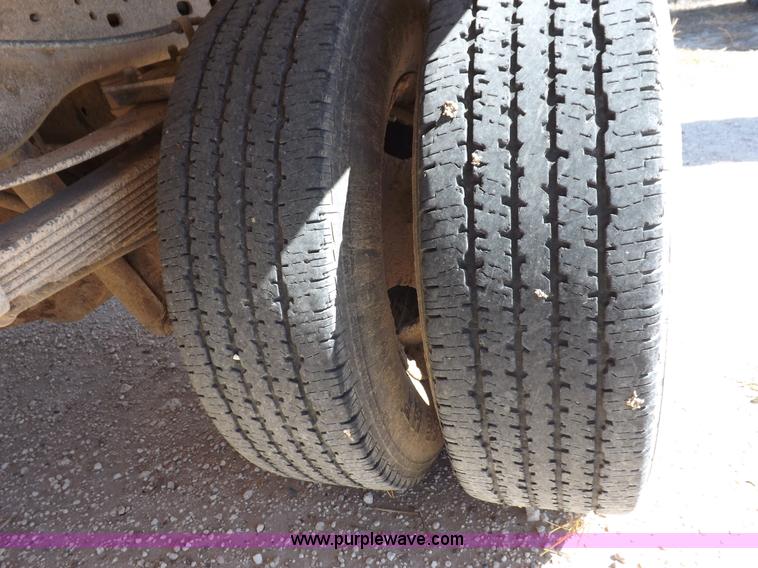 image for item I8415 2007 Ford F350 XL Super Duty utility truck