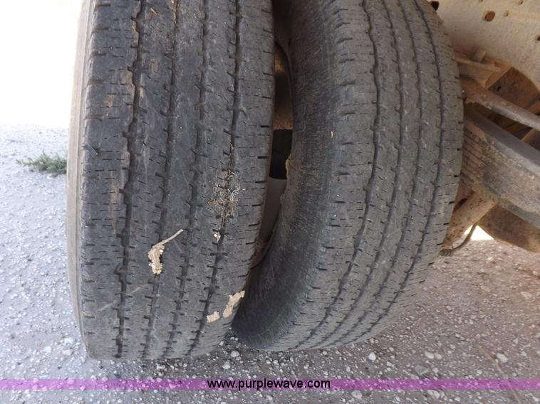 image for item I8415 2007 Ford F350 XL Super Duty utility truck