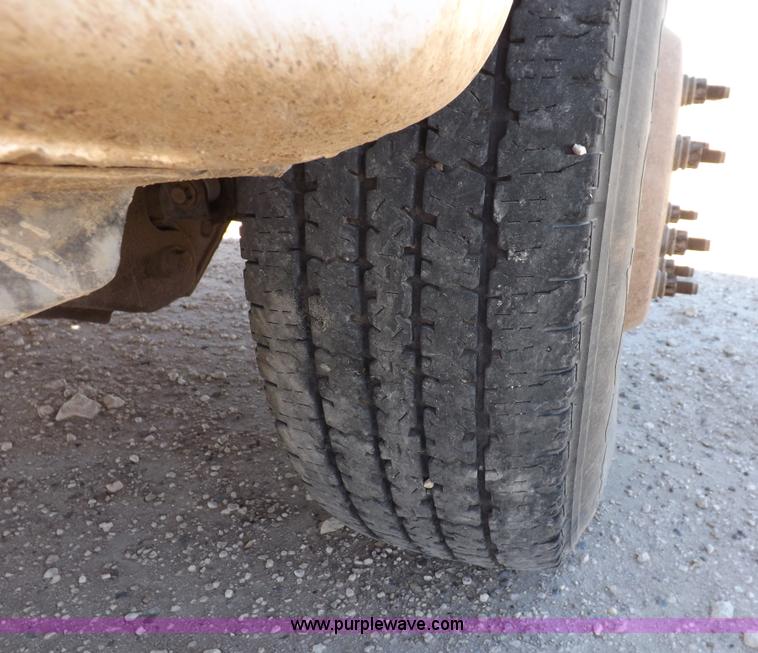 image for item I8415 2007 Ford F350 XL Super Duty utility truck