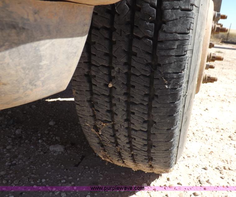 image for item I8415 2007 Ford F350 XL Super Duty utility truck