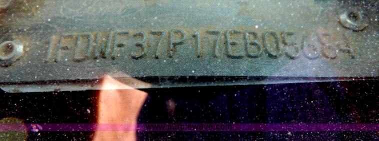 image for item I8415 2007 Ford F350 XL Super Duty utility truck