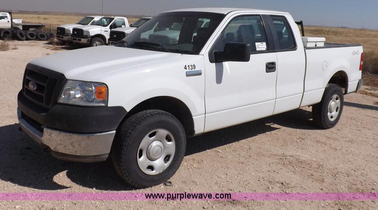 image for item I8416 2005 Ford F150 XL SuperCab pickup truck