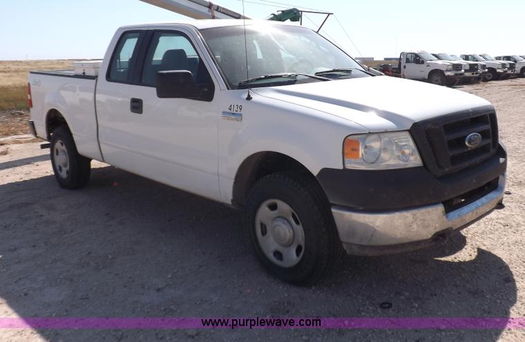 image for item I8416 2005 Ford F150 XL SuperCab pickup truck