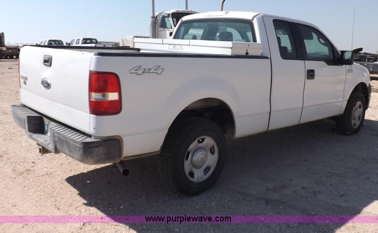 image for item I8416 2005 Ford F150 XL SuperCab pickup truck