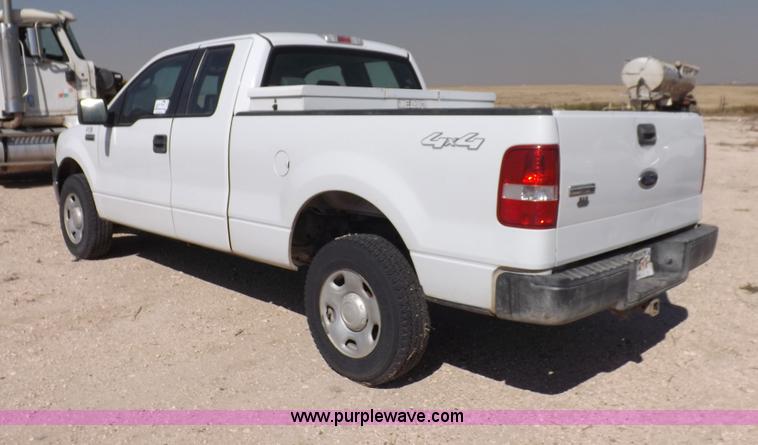 image for item I8416 2005 Ford F150 XL SuperCab pickup truck
