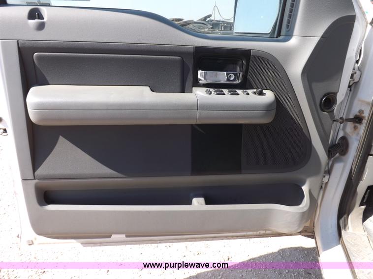 image for item I8416 2005 Ford F150 XL SuperCab pickup truck