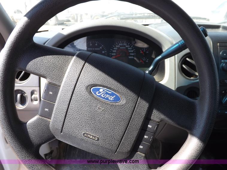 image for item I8416 2005 Ford F150 XL SuperCab pickup truck