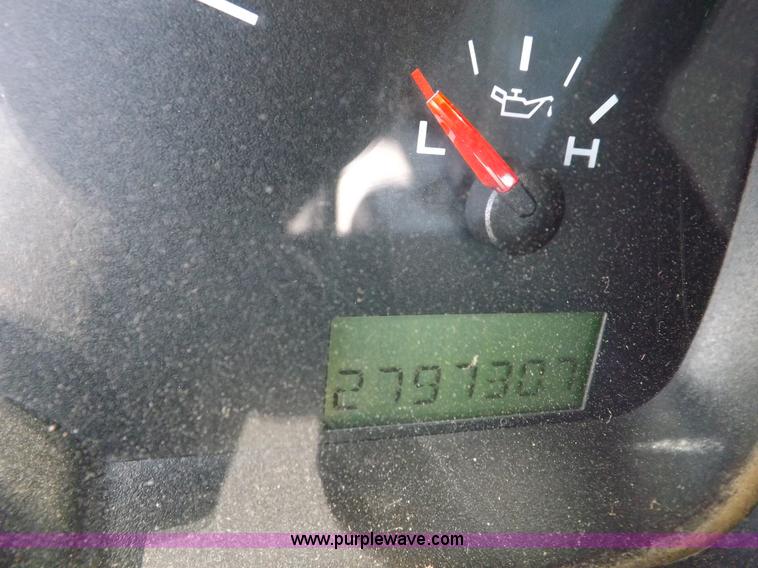 image for item I8416 2005 Ford F150 XL SuperCab pickup truck