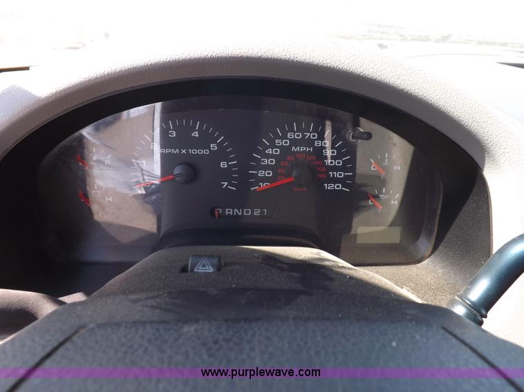 image for item I8416 2005 Ford F150 XL SuperCab pickup truck