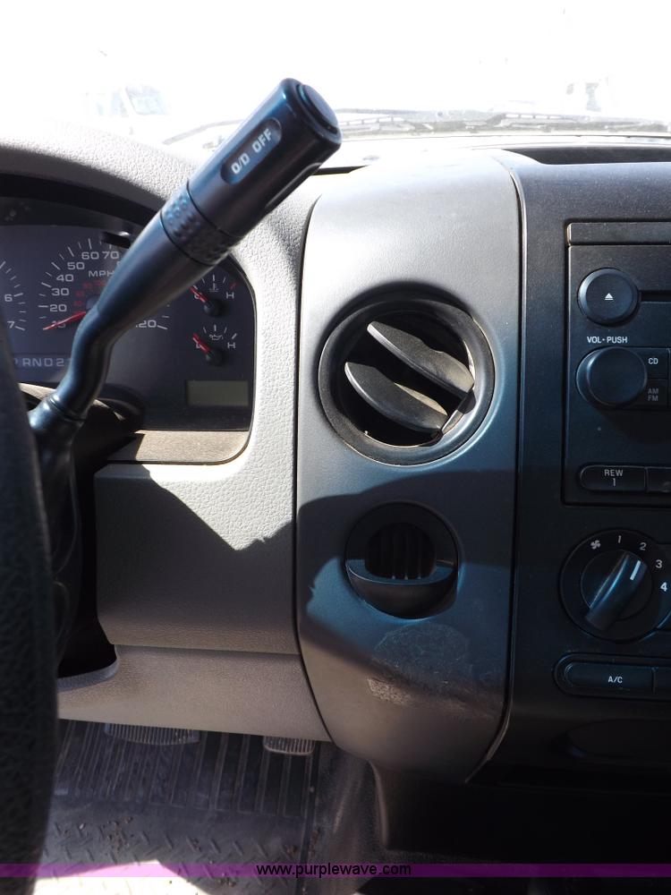 image for item I8416 2005 Ford F150 XL SuperCab pickup truck