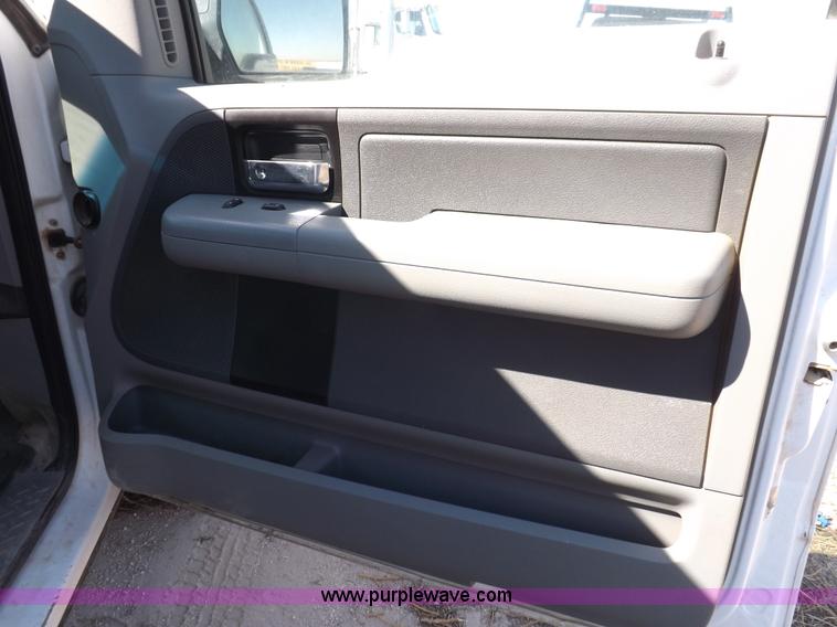 image for item I8416 2005 Ford F150 XL SuperCab pickup truck