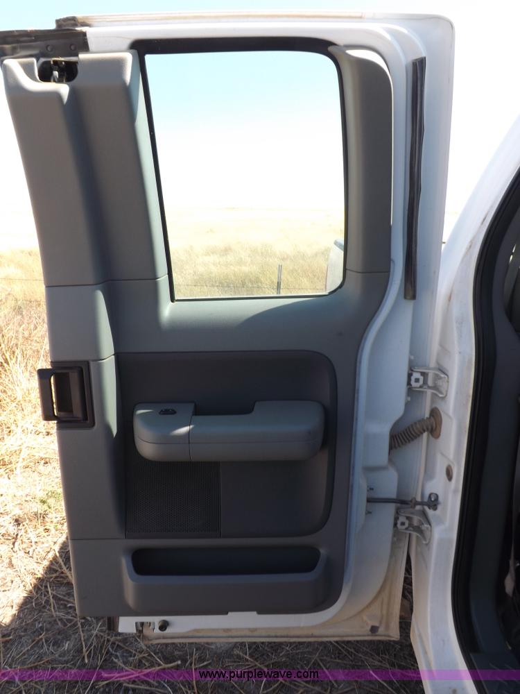 image for item I8416 2005 Ford F150 XL SuperCab pickup truck