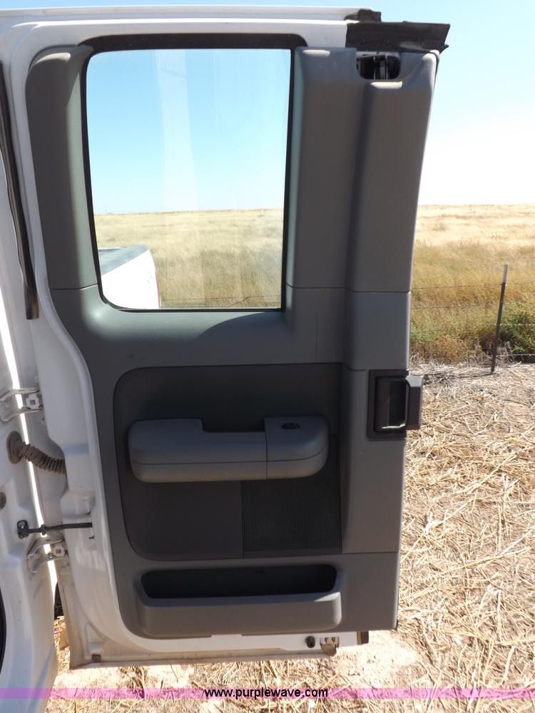 image for item I8416 2005 Ford F150 XL SuperCab pickup truck