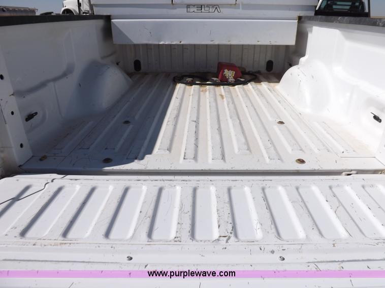 image for item I8416 2005 Ford F150 XL SuperCab pickup truck