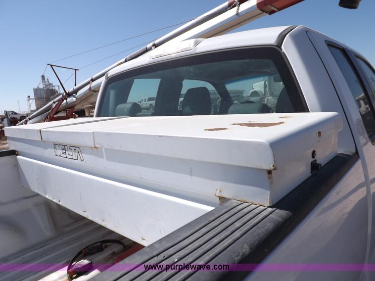 image for item I8416 2005 Ford F150 XL SuperCab pickup truck