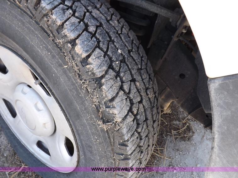 image for item I8416 2005 Ford F150 XL SuperCab pickup truck