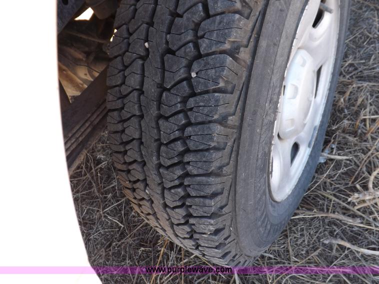 image for item I8416 2005 Ford F150 XL SuperCab pickup truck