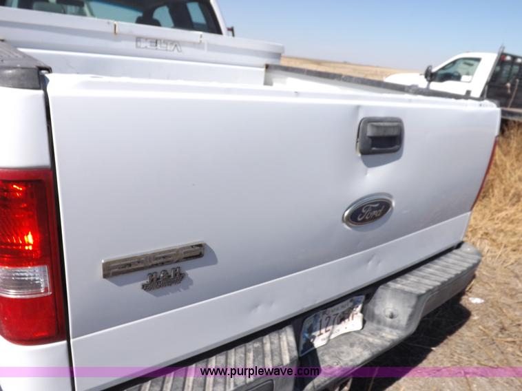 image for item I8416 2005 Ford F150 XL SuperCab pickup truck