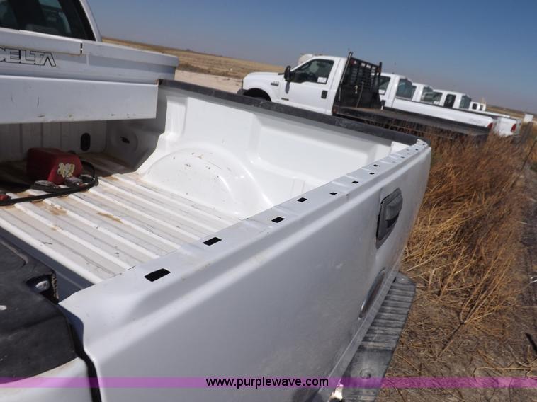 image for item I8416 2005 Ford F150 XL SuperCab pickup truck
