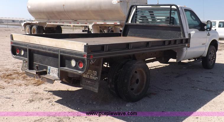 image for item I8417 2004 Ford F550 Super Duty XL flatbed truck