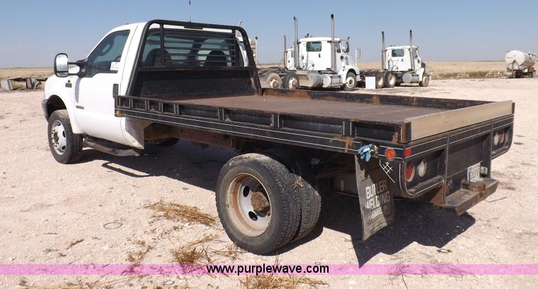image for item I8417 2004 Ford F550 Super Duty XL flatbed truck