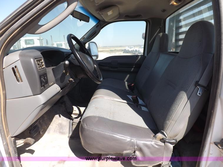 image for item I8417 2004 Ford F550 Super Duty XL flatbed truck