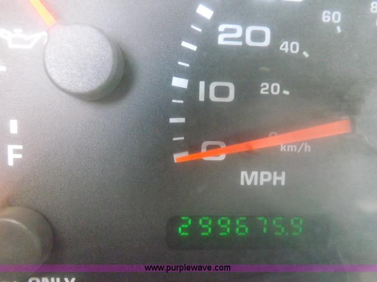 image for item I8417 2004 Ford F550 Super Duty XL flatbed truck