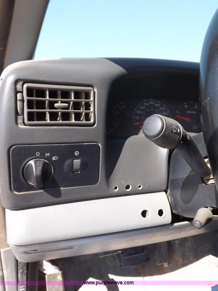 image for item I8417 2004 Ford F550 Super Duty XL flatbed truck