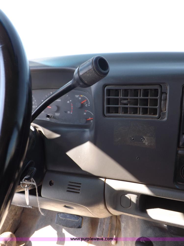 image for item I8417 2004 Ford F550 Super Duty XL flatbed truck