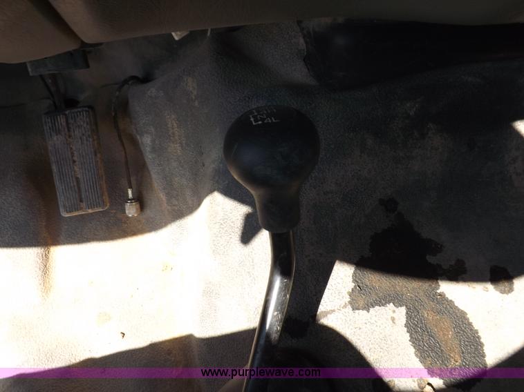 image for item I8417 2004 Ford F550 Super Duty XL flatbed truck