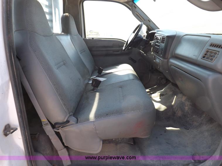 image for item I8417 2004 Ford F550 Super Duty XL flatbed truck