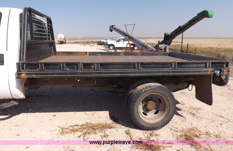 image for item I8417 2004 Ford F550 Super Duty XL flatbed truck