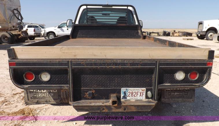 image for item I8417 2004 Ford F550 Super Duty XL flatbed truck