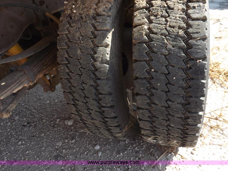 image for item I8417 2004 Ford F550 Super Duty XL flatbed truck