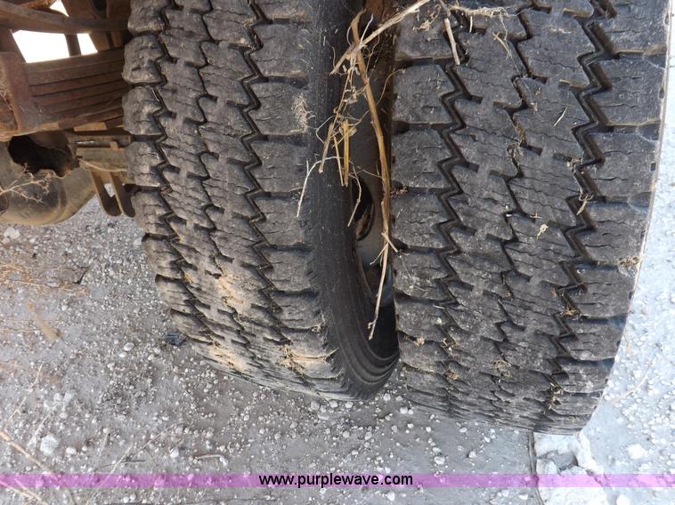 image for item I8417 2004 Ford F550 Super Duty XL flatbed truck