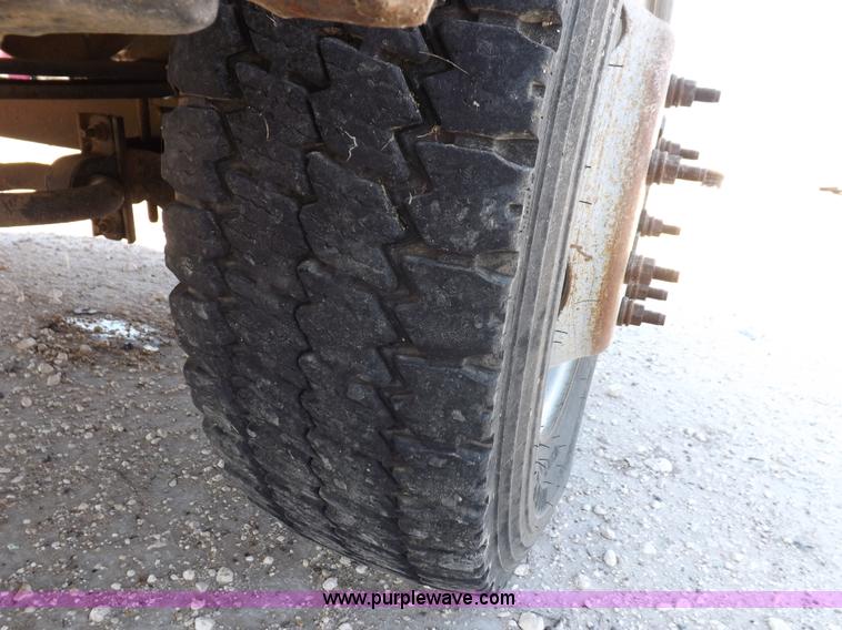 image for item I8417 2004 Ford F550 Super Duty XL flatbed truck