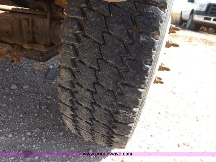 image for item I8417 2004 Ford F550 Super Duty XL flatbed truck