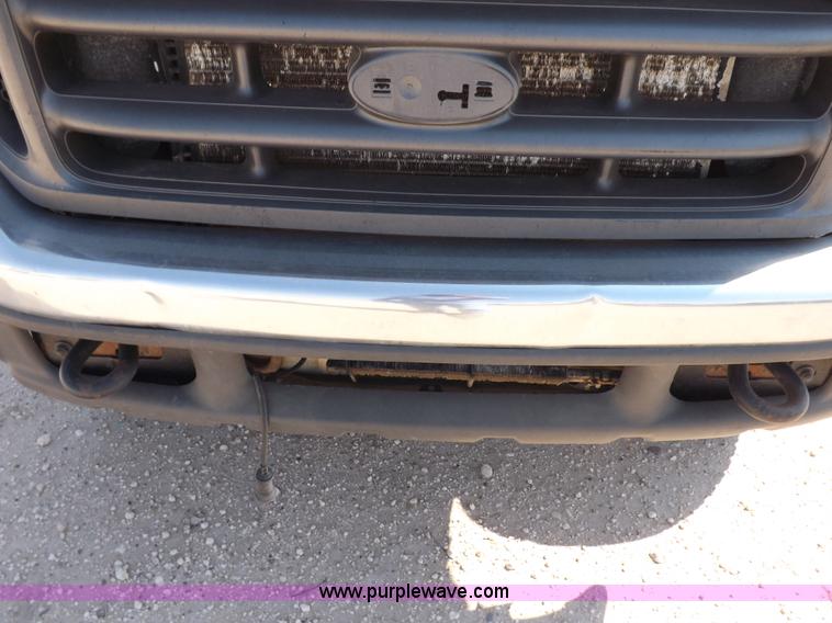 image for item I8417 2004 Ford F550 Super Duty XL flatbed truck