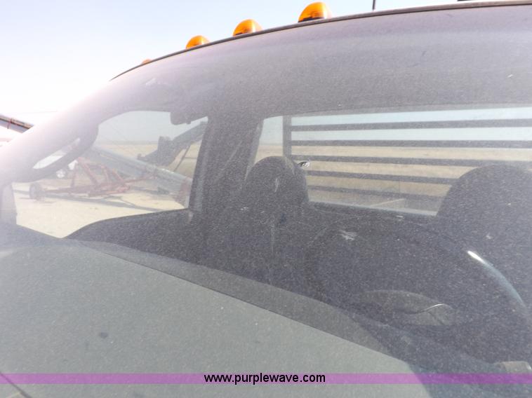 image for item I8417 2004 Ford F550 Super Duty XL flatbed truck