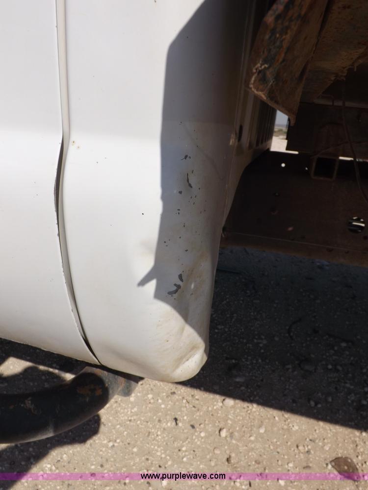 image for item I8417 2004 Ford F550 Super Duty XL flatbed truck