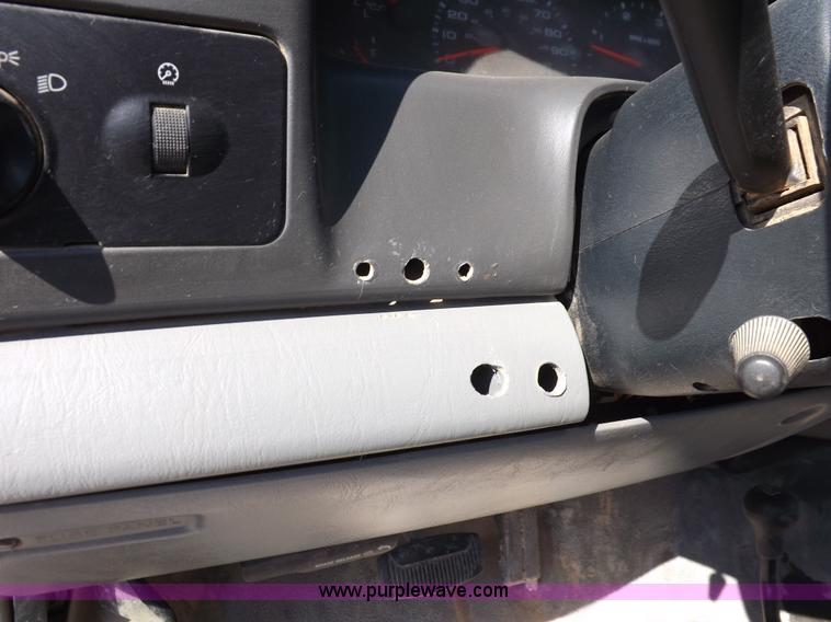 image for item I8417 2004 Ford F550 Super Duty XL flatbed truck