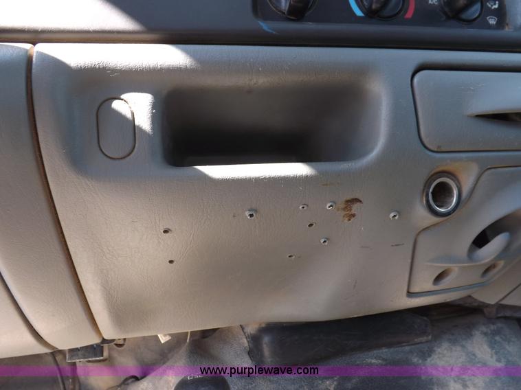 image for item I8417 2004 Ford F550 Super Duty XL flatbed truck