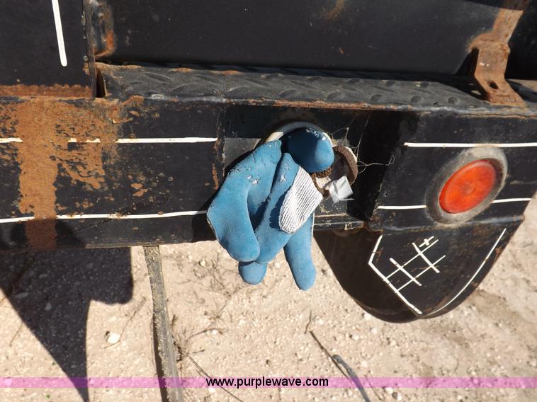 image for item I8417 2004 Ford F550 Super Duty XL flatbed truck