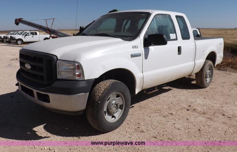 image for item I8418 2006 Ford F250 Super Duty Lariat SuperCab pickup truck